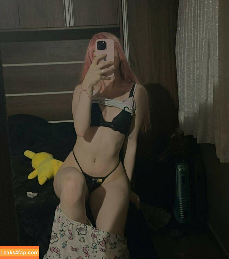 Lillithx / _LarissaU_ / lillithxox / x.lillithx leaked photo photo #0014