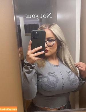 Lilly Alcorn photo #0002