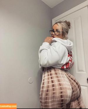 Lilly Alcorn photo #0014