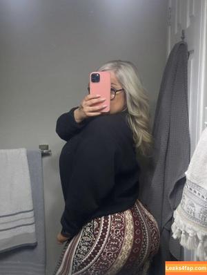 Lilly Alcorn photo #0017