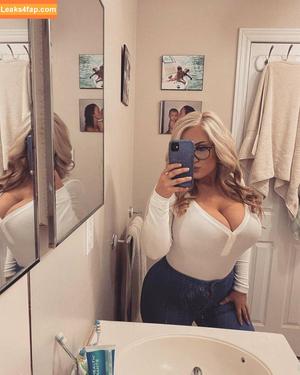 Lilly Alcorn photo #0031