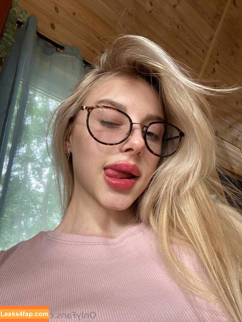 lily.777 / lily.tumann leaked photo photo #0011