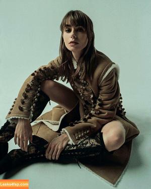 Lily Collins photo #0032
