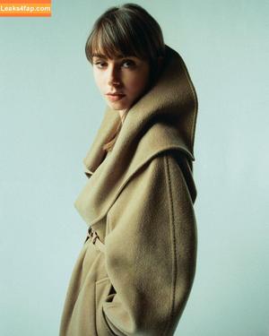 Lily Collins photo #0035
