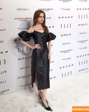 Lily Collins photo #0106