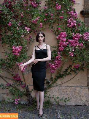 Lily Collins photo #1144