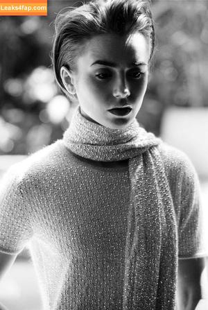 Lily Collins photo #1168