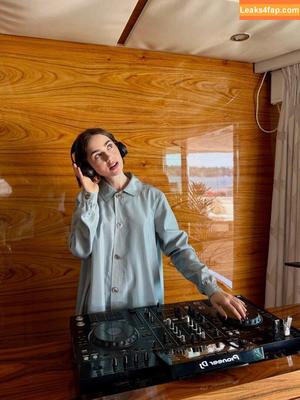 Lily Collins фото #1268
