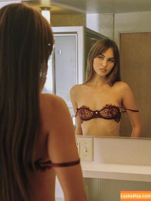 Lily Easton photo #0276