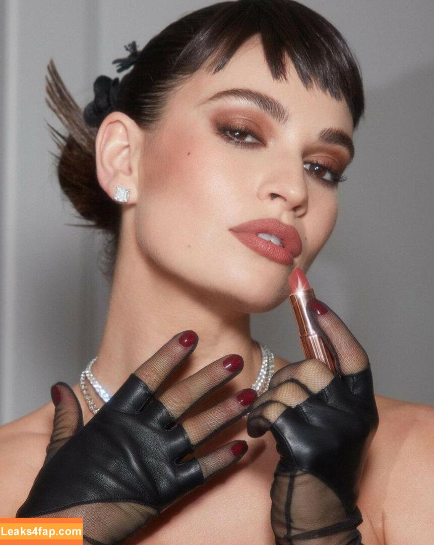 Lily James / lillyjames / lilyjamesofficial слитое фото фото #0351