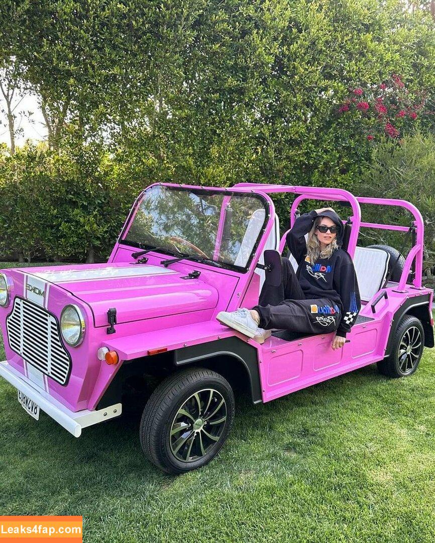 Lily James / lillyjames / lilyjamesofficial leaked photo photo #0876