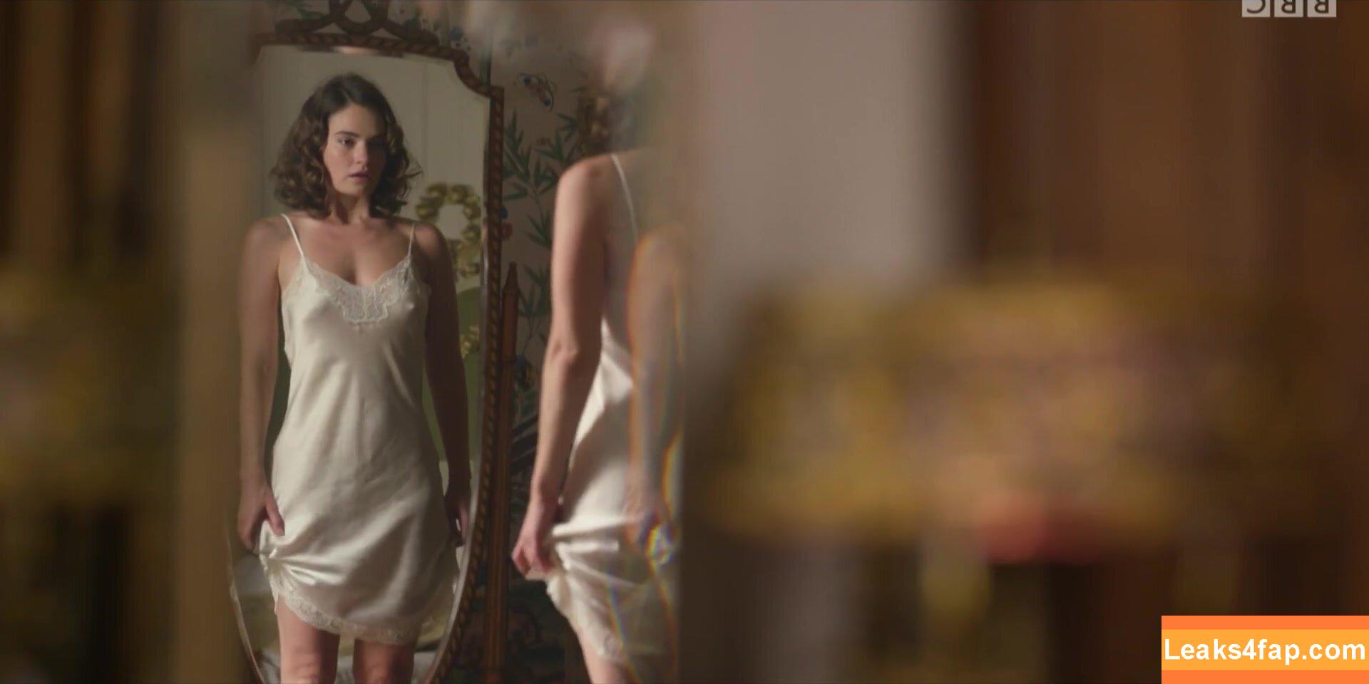 lilyJames /  leaked photo photo #0013