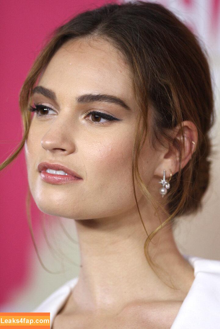 lilyJames /  leaked photo photo #0019