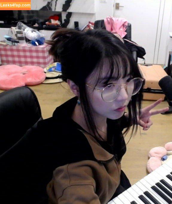 LilyPichu / onlysaber слитое фото фото #0007