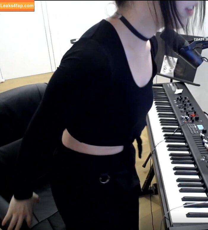 LilyPichu / onlysaber leaked photo photo #0024