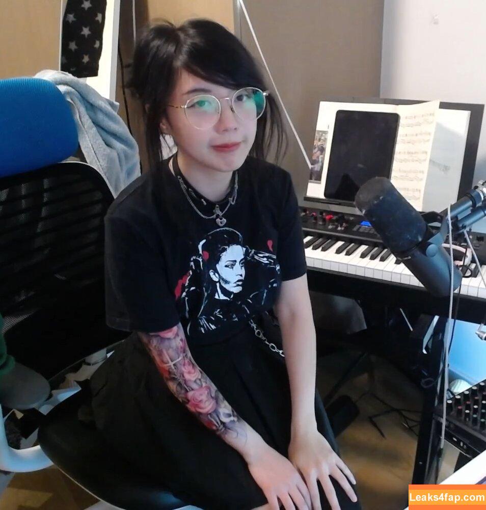 LilyPichu / onlysaber leaked photo photo #0044