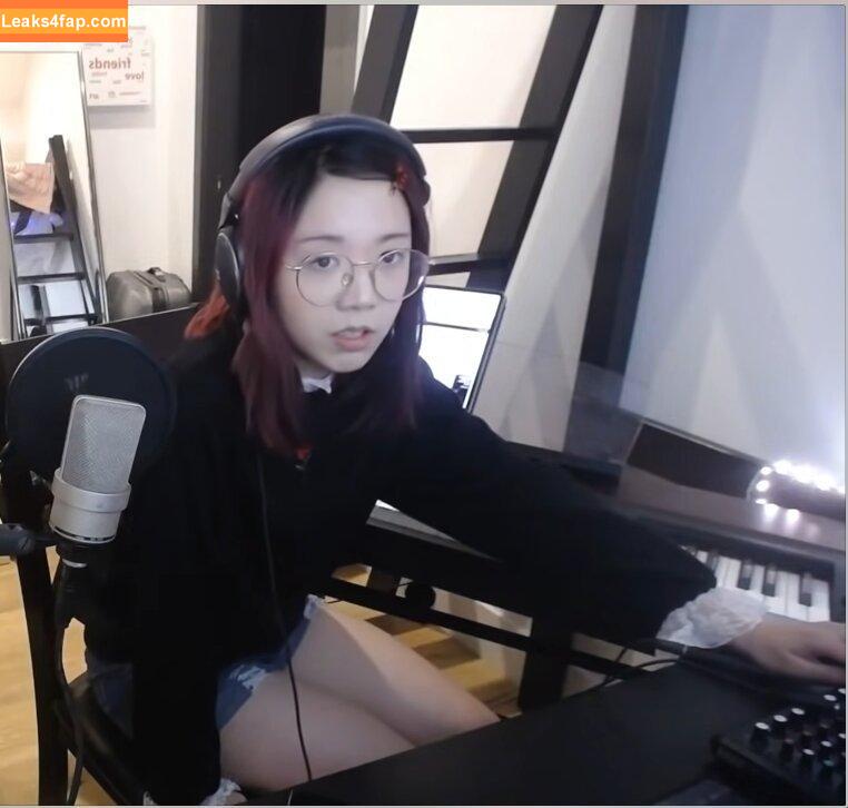 LilyPichu / onlysaber leaked photo photo #0088