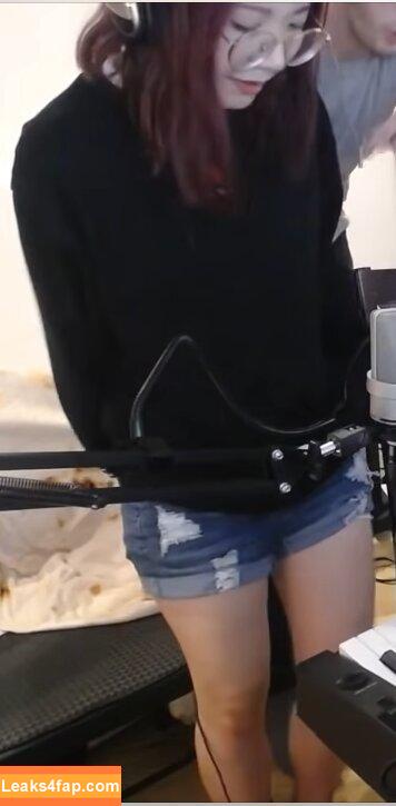 LilyPichu / onlysaber leaked photo photo #0093