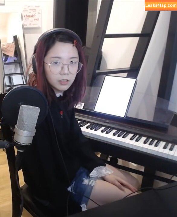 LilyPichu / onlysaber leaked photo photo #0094