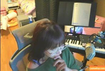 LilyPichu / onlysaber leaked photo photo #0557