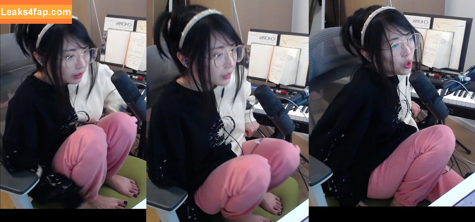 LilyPichu / onlysaber leaked photo photo #0646
