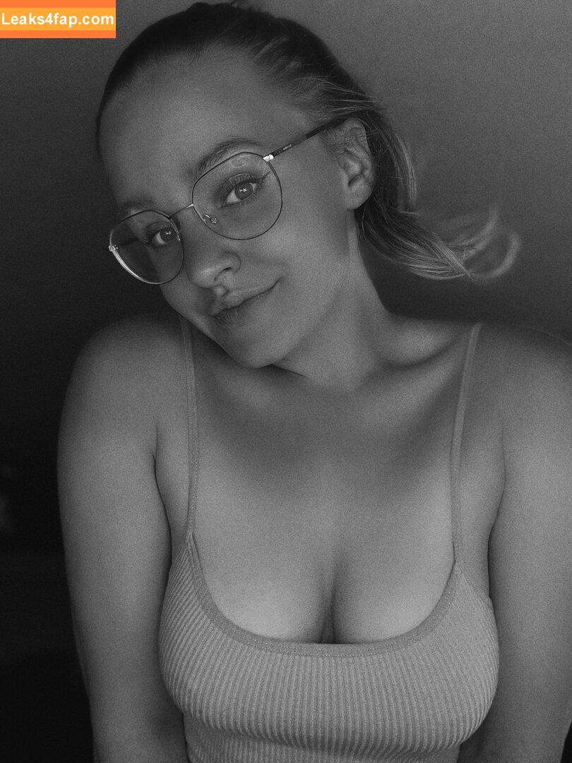 Lina-Klein / Lina Klein / LinaKlein2000 / MDH / official_linaklein leaked photo photo #0011