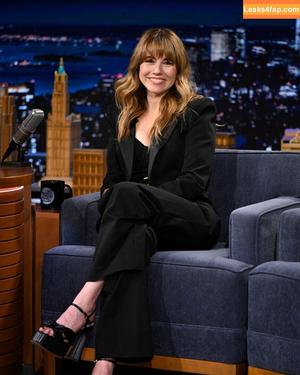 Linda Cardellini photo #0056