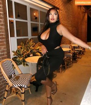 Linda Vo photo #0197