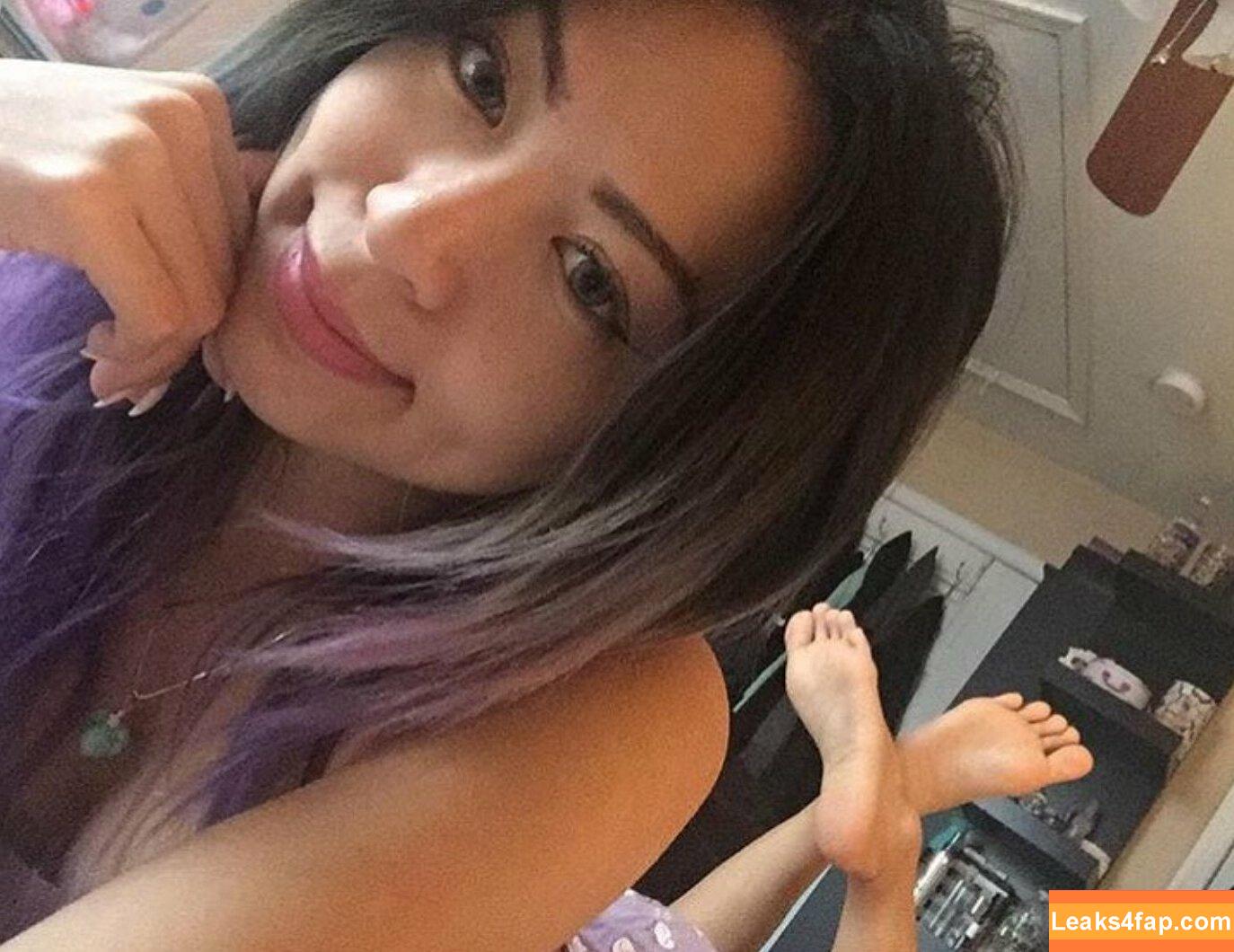 lindabooxo /  leaked photo photo #0015