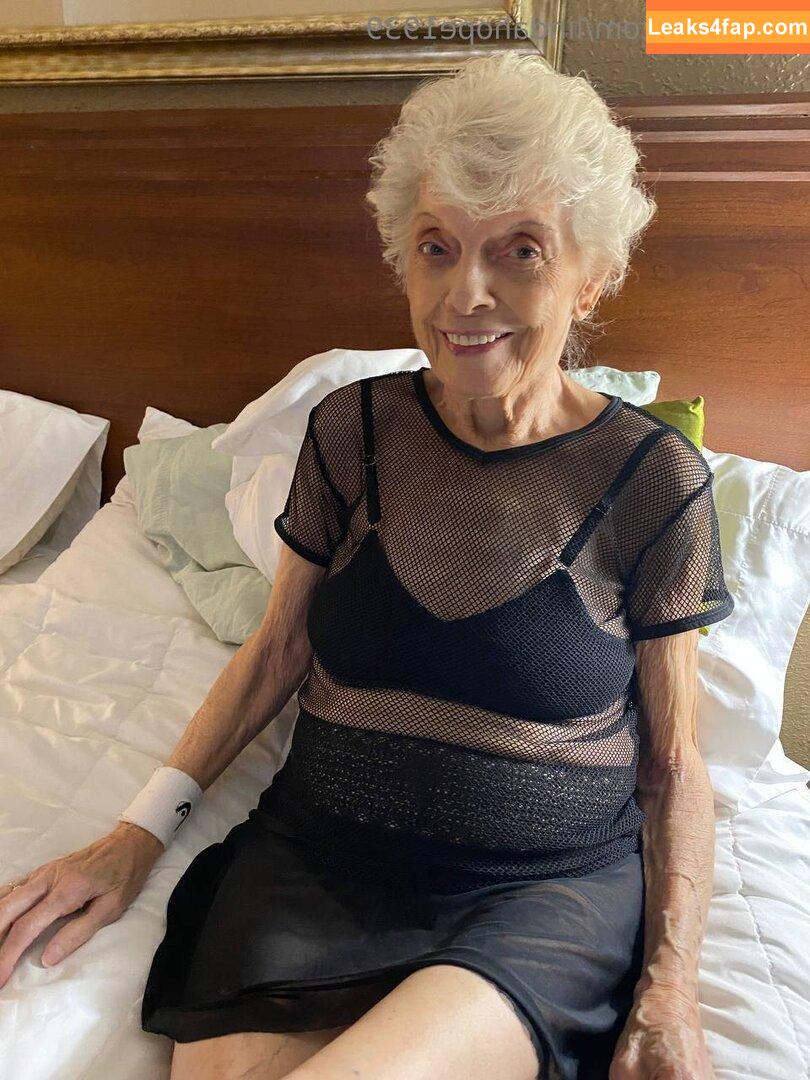 lindahope1939 /  leaked photo photo #0032