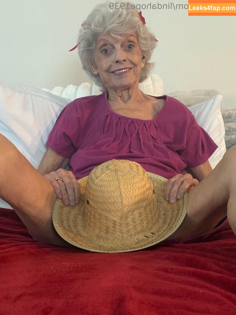 lindahope1939 /  leaked photo photo #0059
