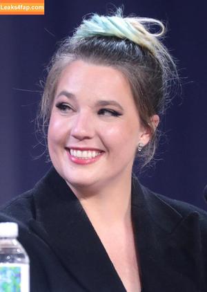 Lindsay Jones photo #0057
