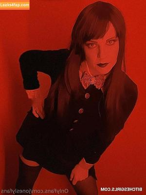 Lindsay Jones photo #0065