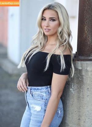 Lindsey Nance photo #0007