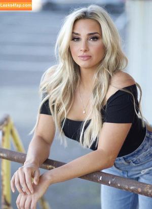 Lindsey Nance photo #0008
