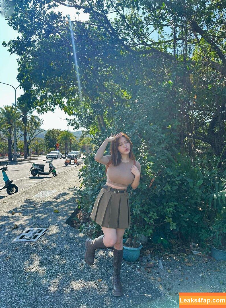 ling_00_ee /  leaked photo photo #0001