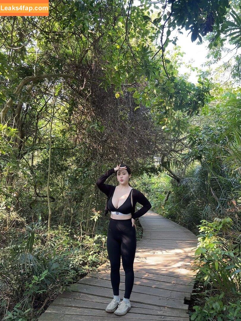 ling_00_ee /  leaked photo photo #0012