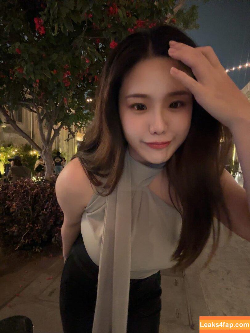 ling_00_ee /  leaked photo photo #0015