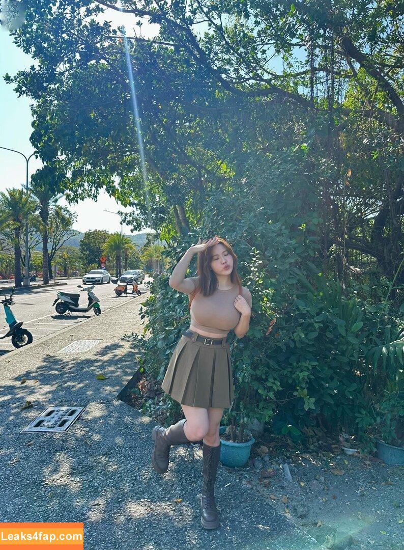 ling_00_ee /  leaked photo photo #0017