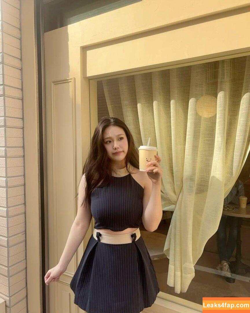 ling_00_ee /  leaked photo photo #0048