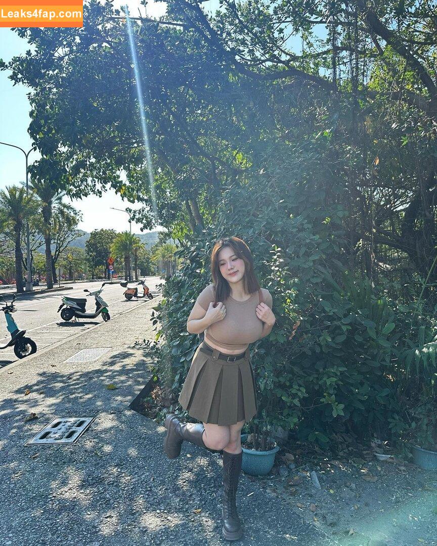 ling_00_ee /  leaked photo photo #0096