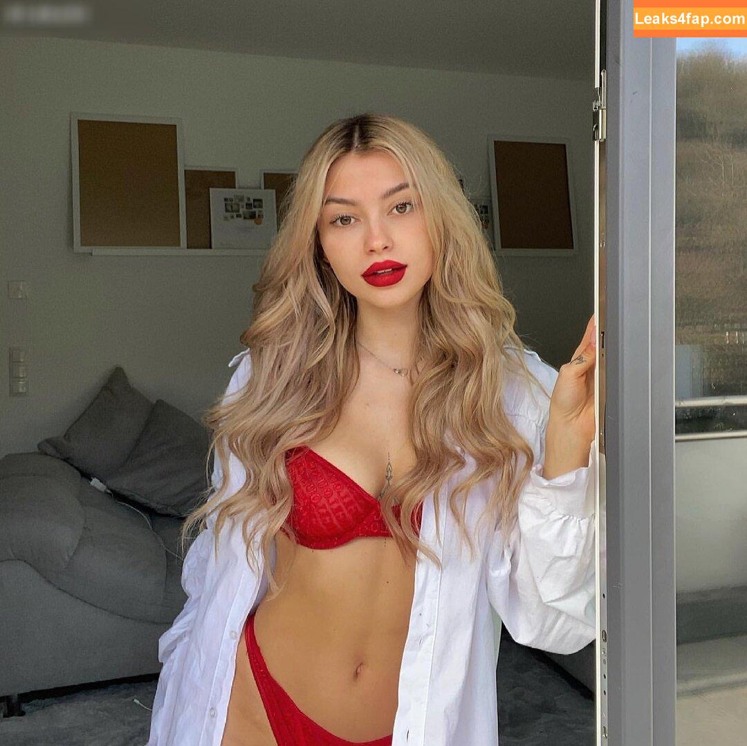 linuschka /  leaked photo photo #0013