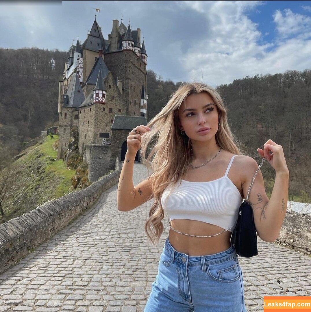 linuschka /  leaked photo photo #0032