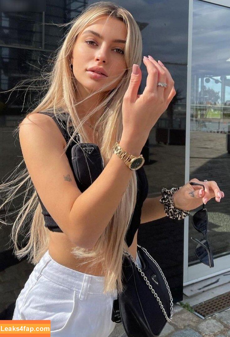 linuschka /  leaked photo photo #0076