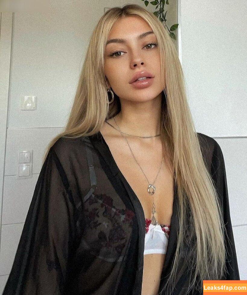 linuschka /  leaked photo photo #0078