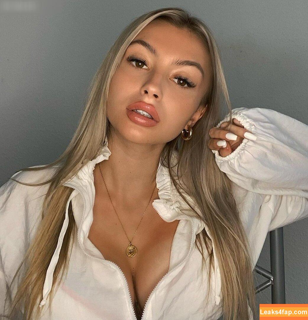 linuschka /  leaked photo photo #0084