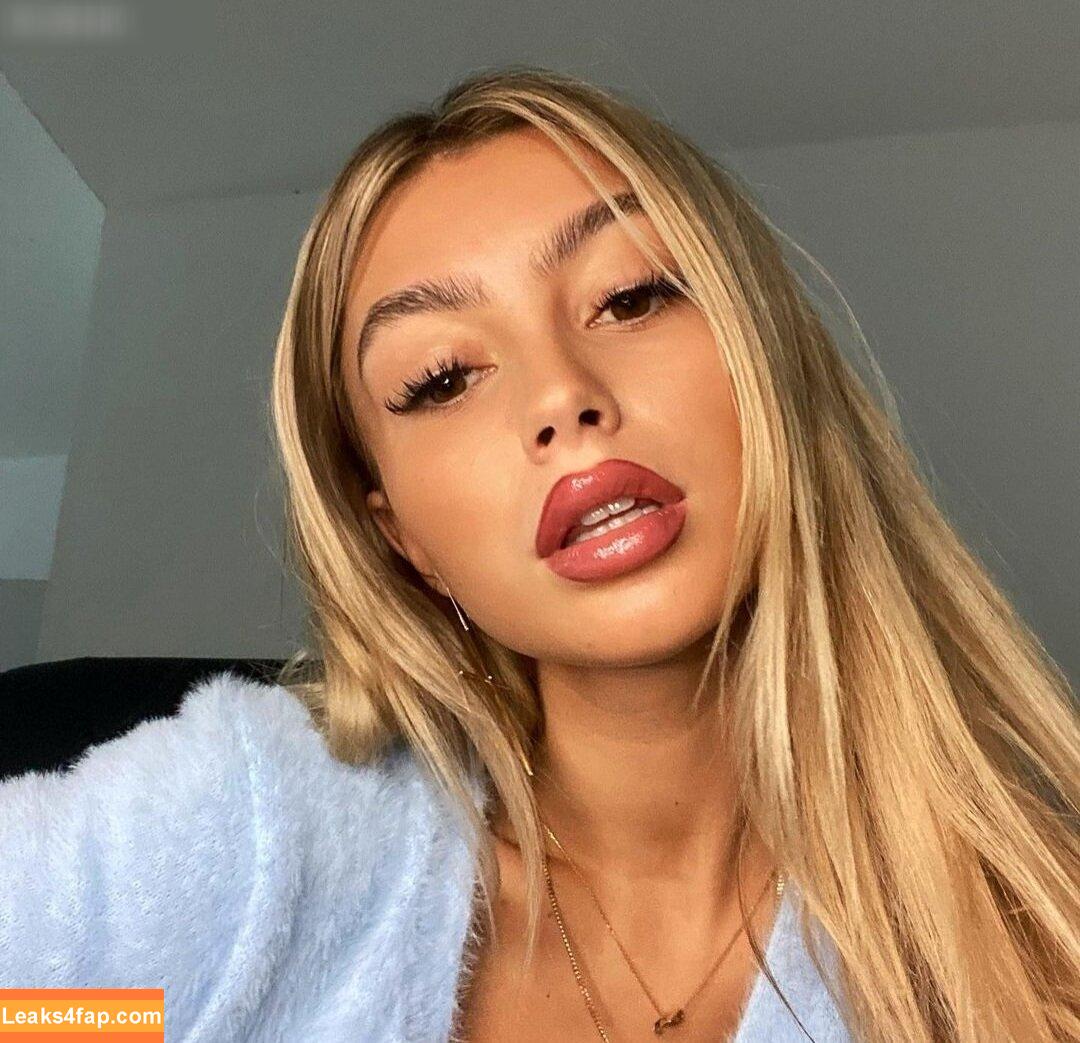 linuschka /  leaked photo photo #0085