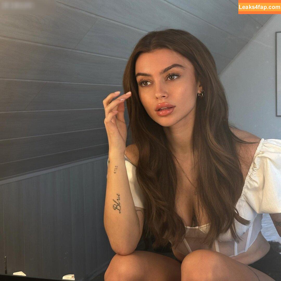 linuschka /  leaked photo photo #0091