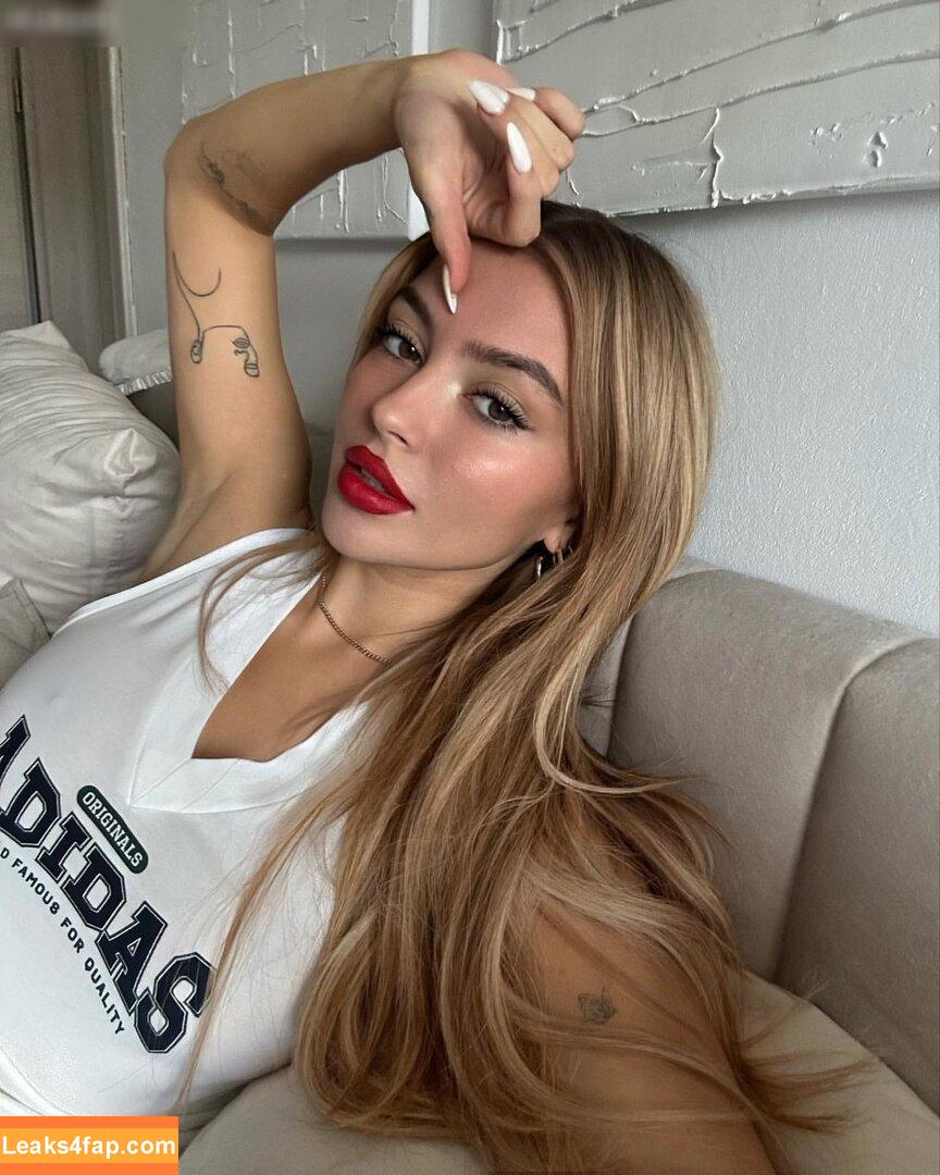 linuschka /  leaked photo photo #0093