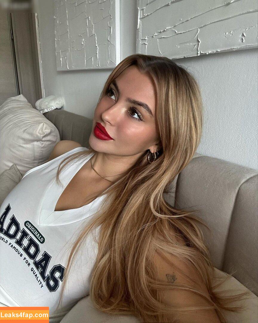 linuschka /  leaked photo photo #0097